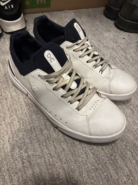 On Running The Roger White and Navy Men’s Sneakers